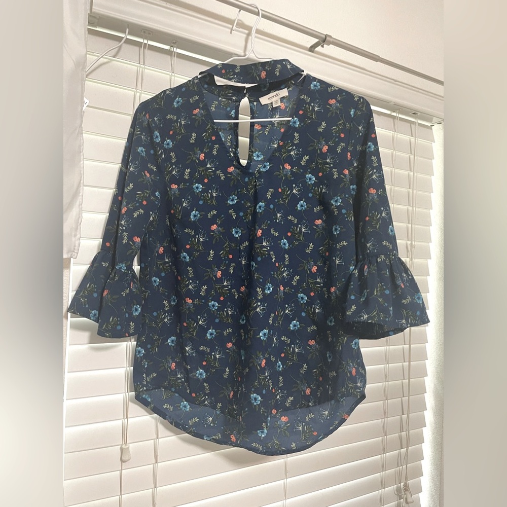 Bell sleeve top